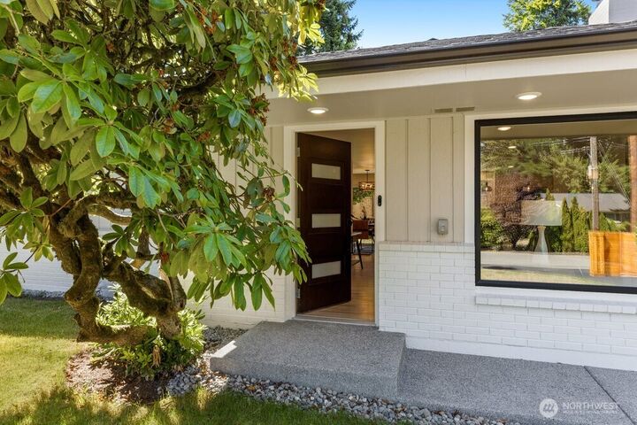Property Photo:  18733  50th Avenue NE  WA 98155 