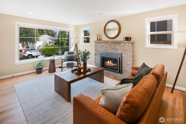 Property Photo:  5549  39th Avenue NE  WA 98105