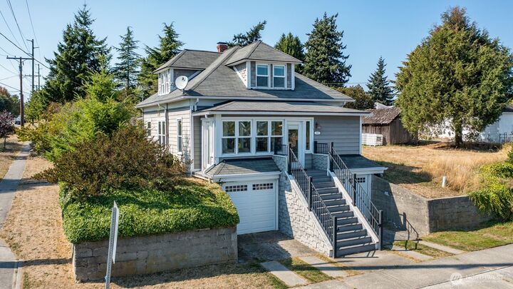 Property Photo:  1420  M Avenue  WA 98221 