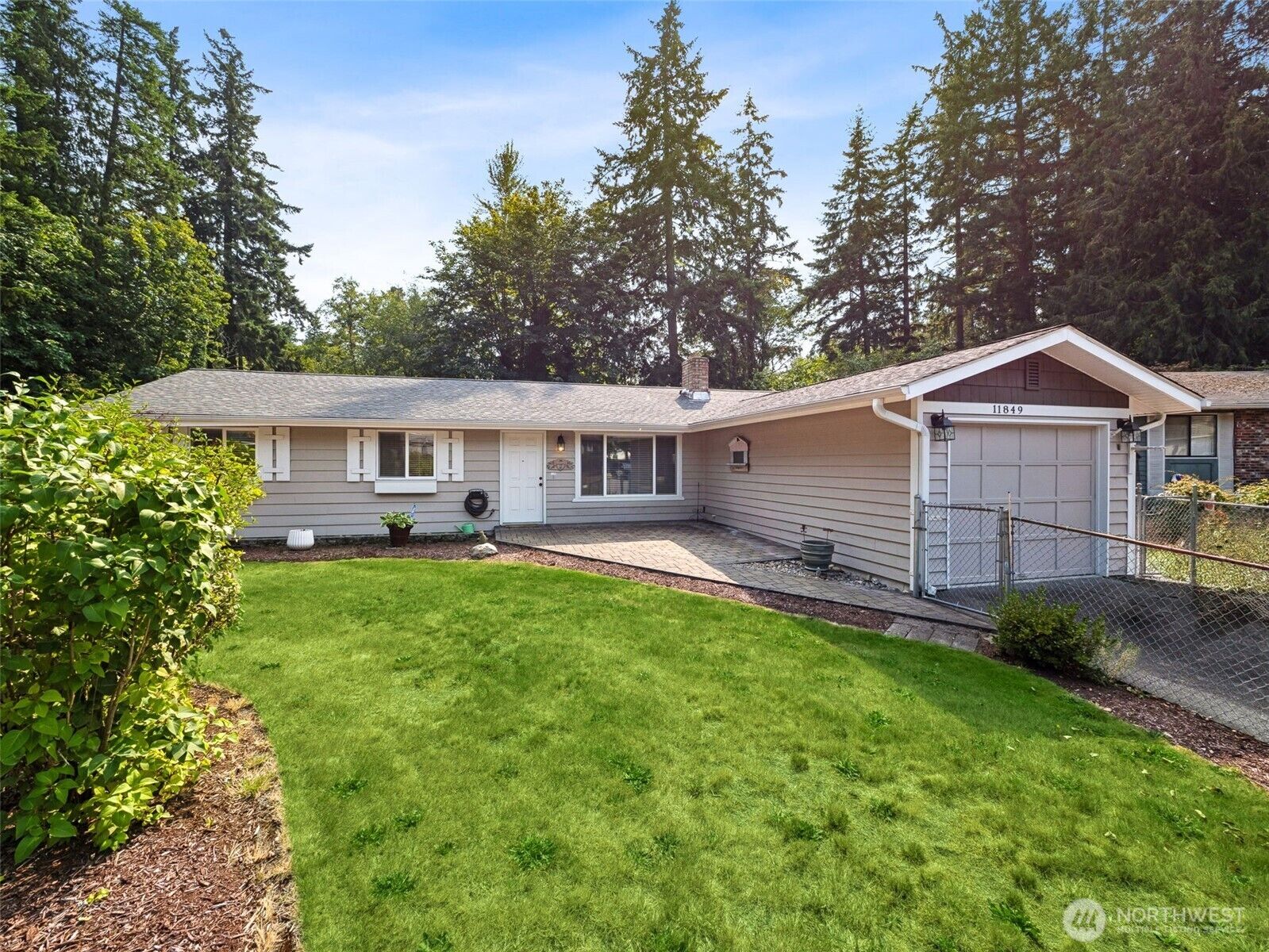 Property Photo: 11849 SE 323rd Place WA 98092