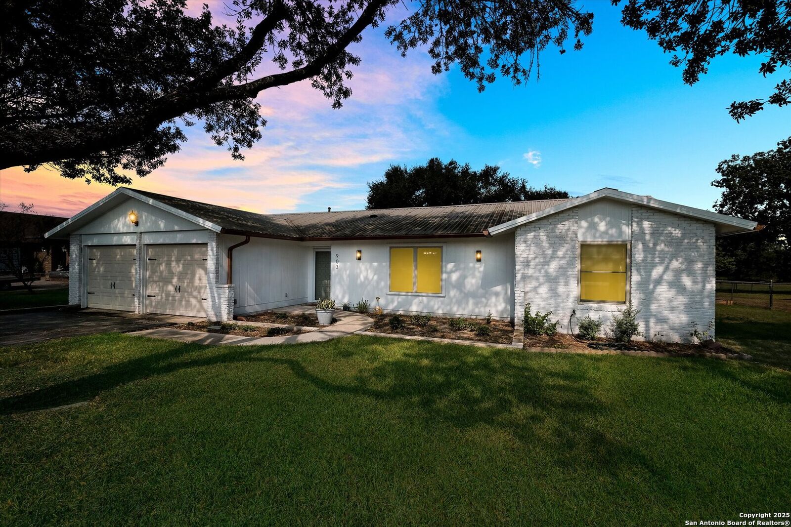 Property Photo:  903 River Oak  TX 78155 