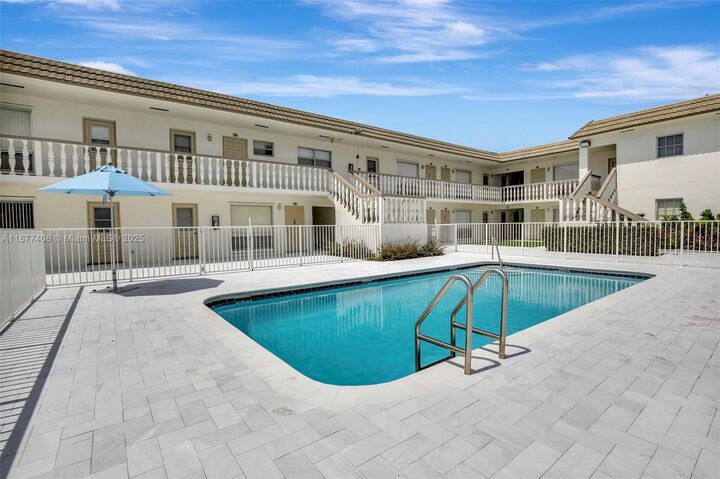 Property Photo:  5420 Hollywood Blvd 202  FL 33021 