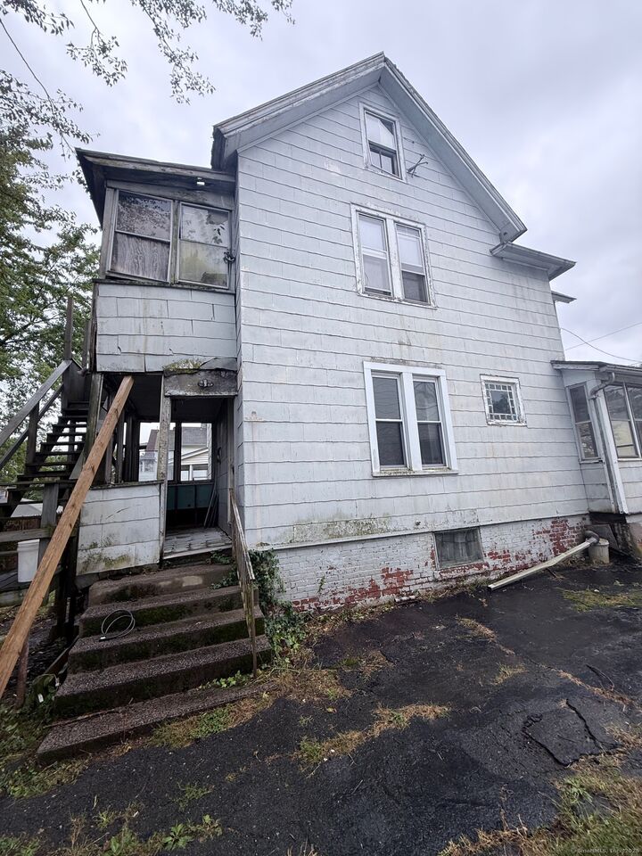 Property Photo:  74 Grove Street  CT 06457 