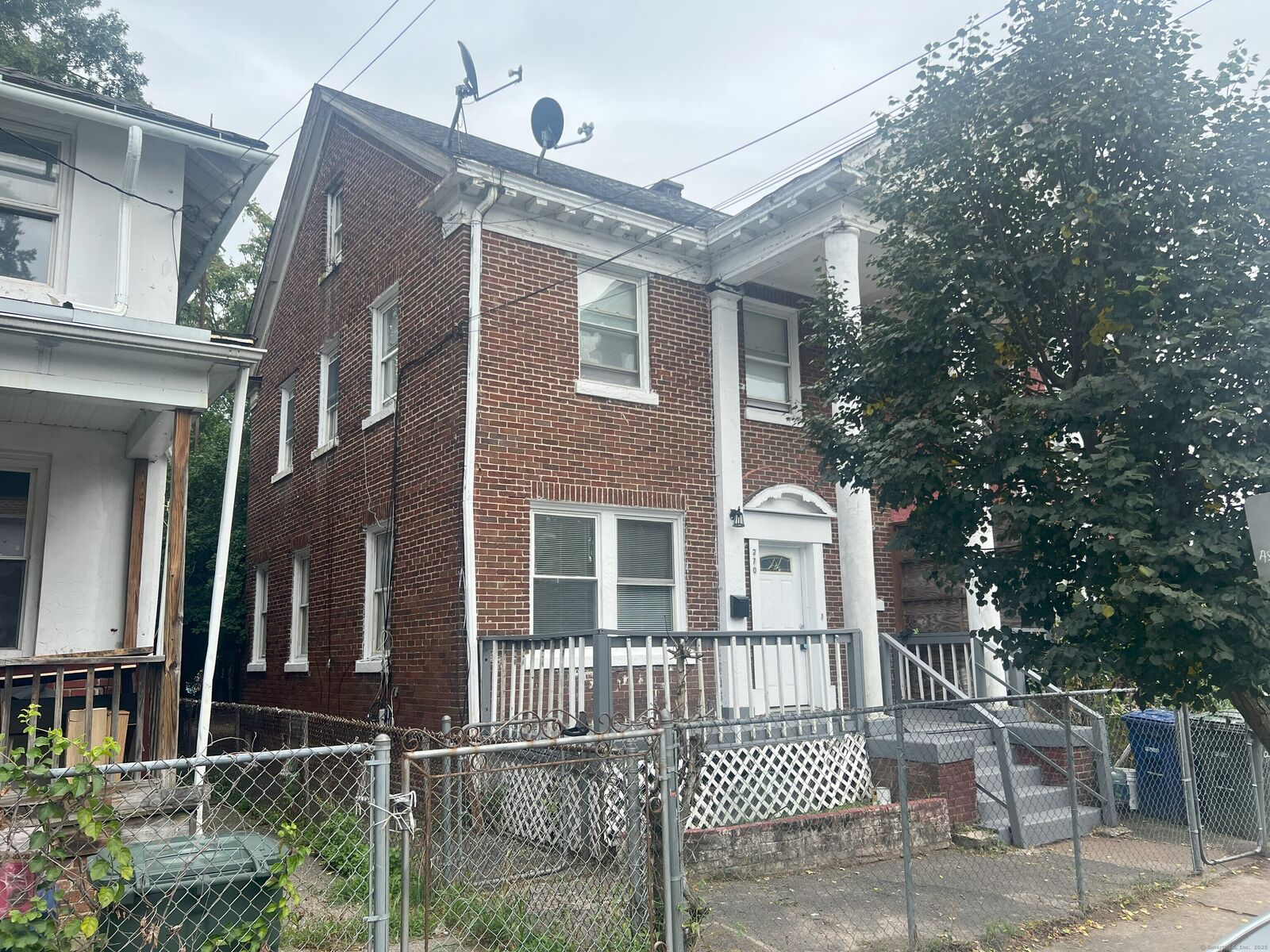 Property Photo:  270 East Avenue  CT 06610 
