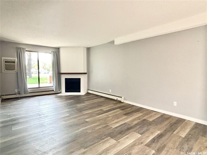 Property Photo:  802B Kingsmere Boulevard 108  SK S7J 4B7 