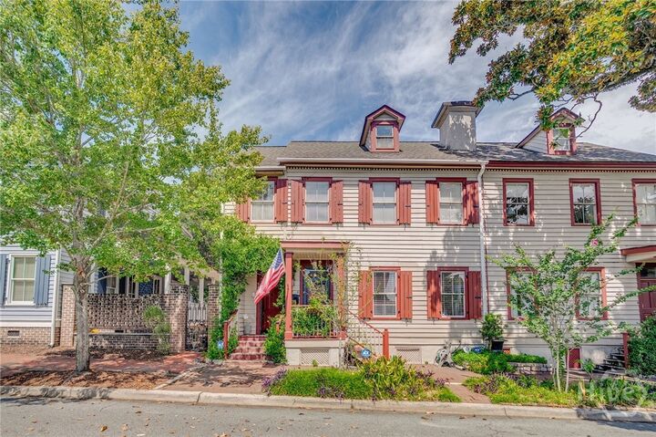 Property Photo: 540 E Taylor Street GA 31401