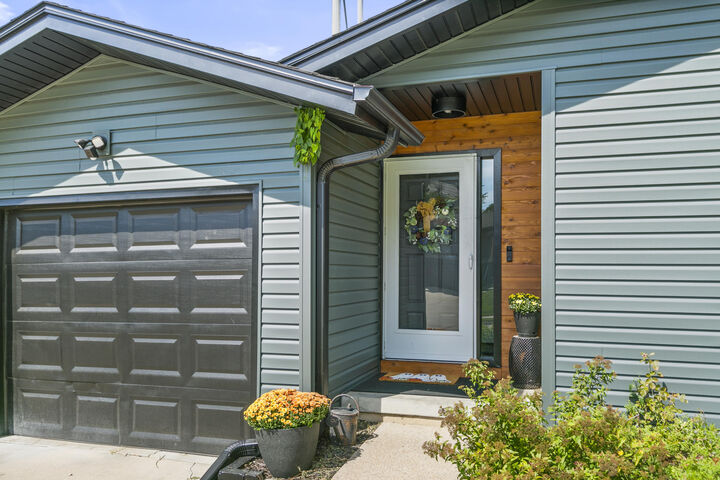 Property Photo:  10634 Parker  Street  NE 68114 