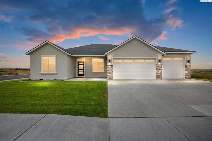 8813 Dusty Maiden Dr  Pasco WA 99301 photo
