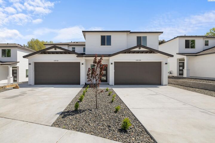 Property Photo: 1119 S Underwood Pl WA 99337