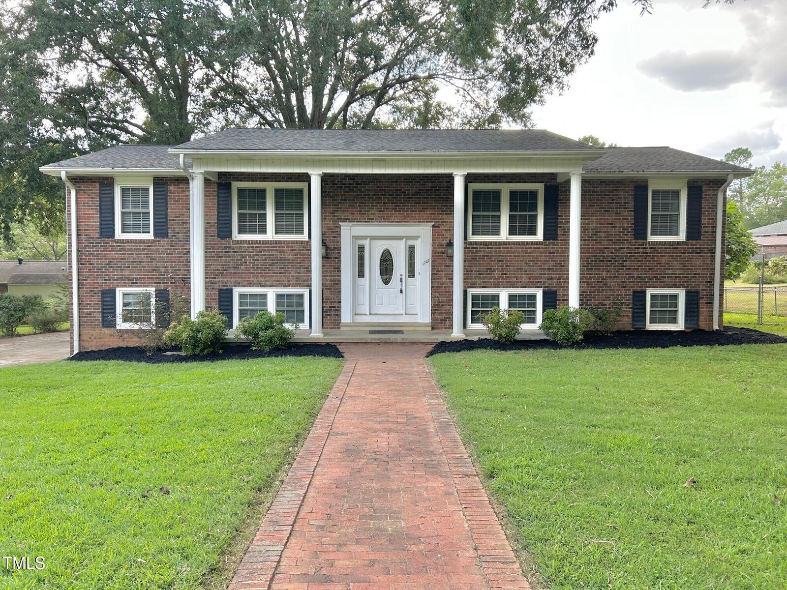 Property Photo: 1707 Wedgewood Drive NC 27253