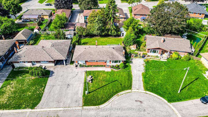 Property Photo: 592 Carlyle Court ON L1H 6S2