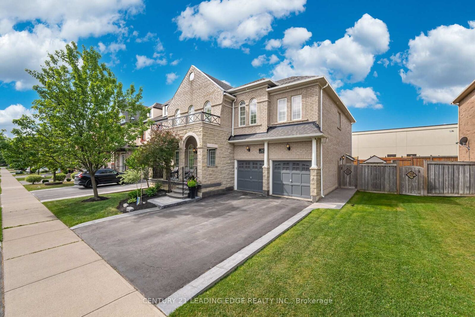 Photo de la propriété: 34 Royal Links Circle ON L6P 2Z9