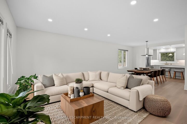 31 Inglewood Place  Whitby ON L1N 8Z9 photo