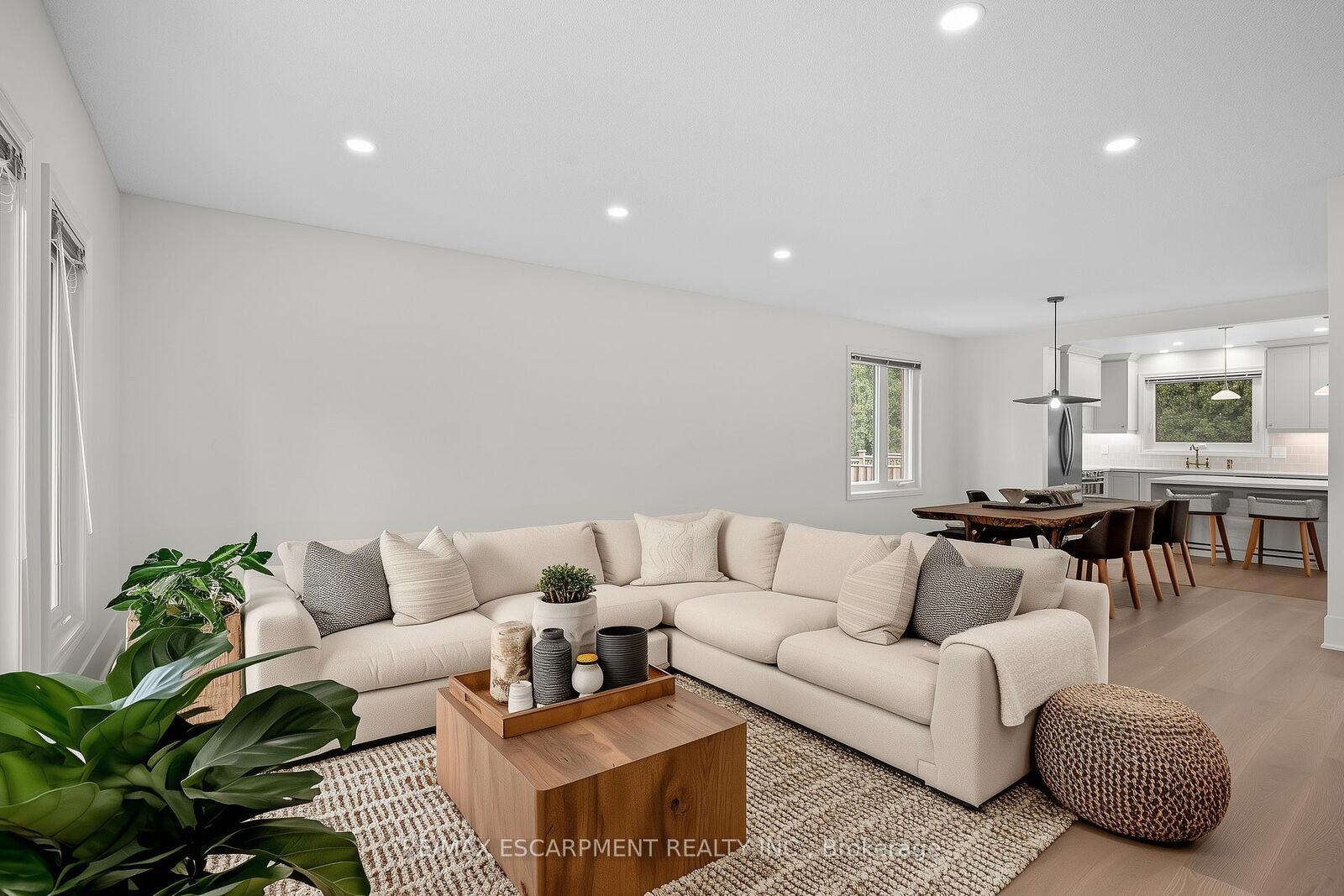 Property Photo: 31 Inglewood Place ON L1N 8Z9