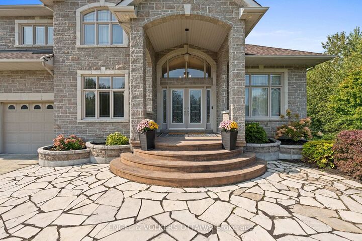 Property Photo:  1028 Rick Hansen Crescent  ON K4P 1M4 