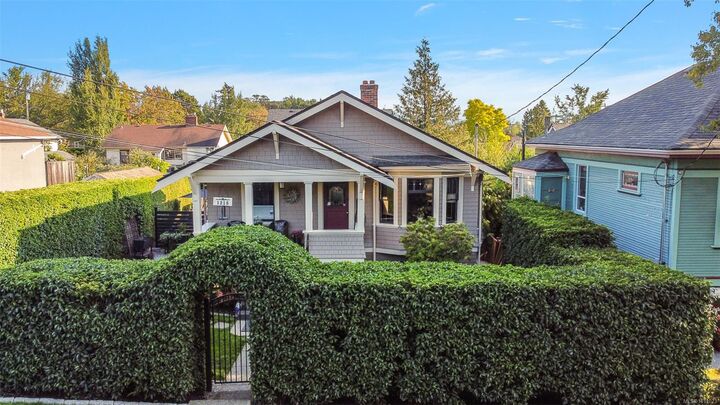 1215 Vista Hts  Victoria BC V8T 2H7 photo