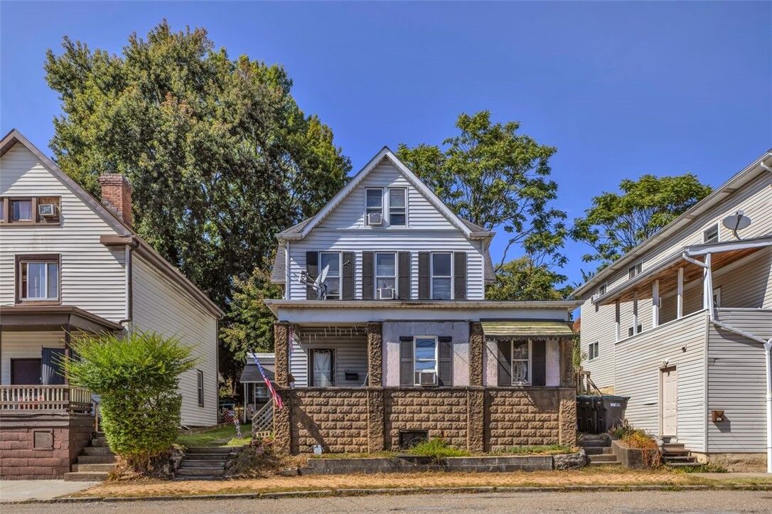 Property Photo:  211 E 7th Avenue  PA 15084 