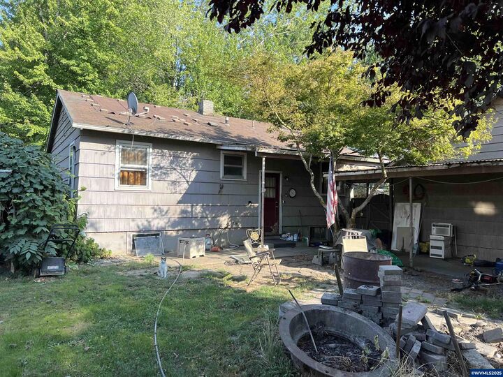 Property Photo: 219 Draper St NE OR 97301