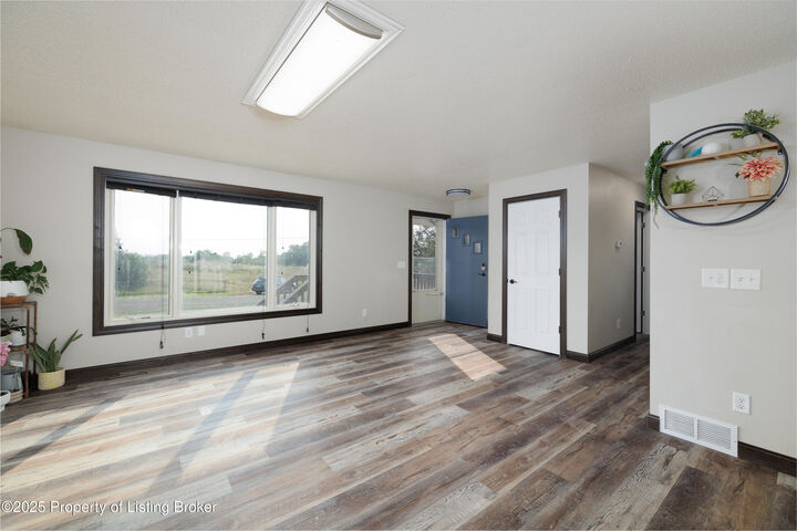 Property Photo:  52 27th Avenue SW  ND 58601 