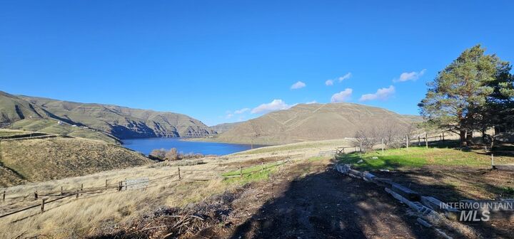 Property Photo:  531 Silcott Road  WA 99403 