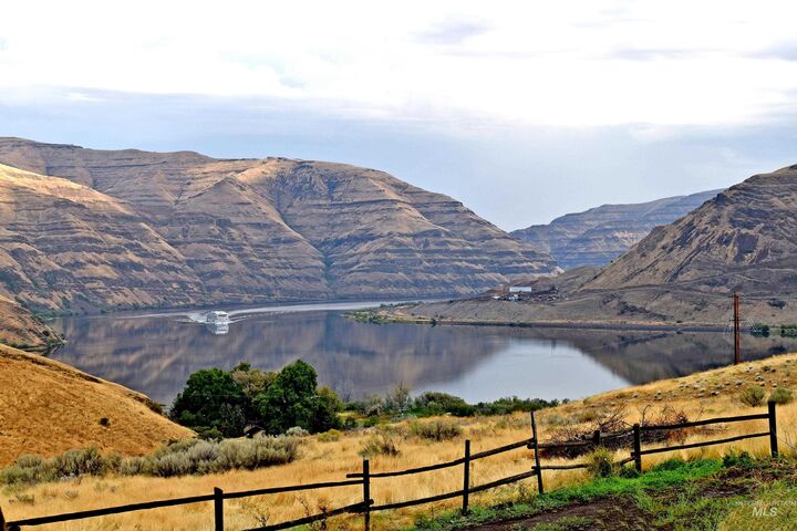 Property Photo:  531 Silcott Road  WA 99403 