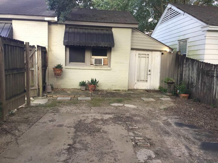 Property Photo:  879 S Eugene Dr #1  LA 70806