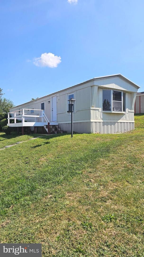 Property Photo:  816 Wisteria Drive  PA 17522 