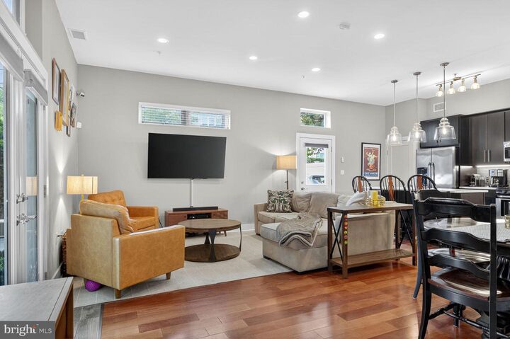 Property Photo: 762 Park Road NW 7 DC 20010