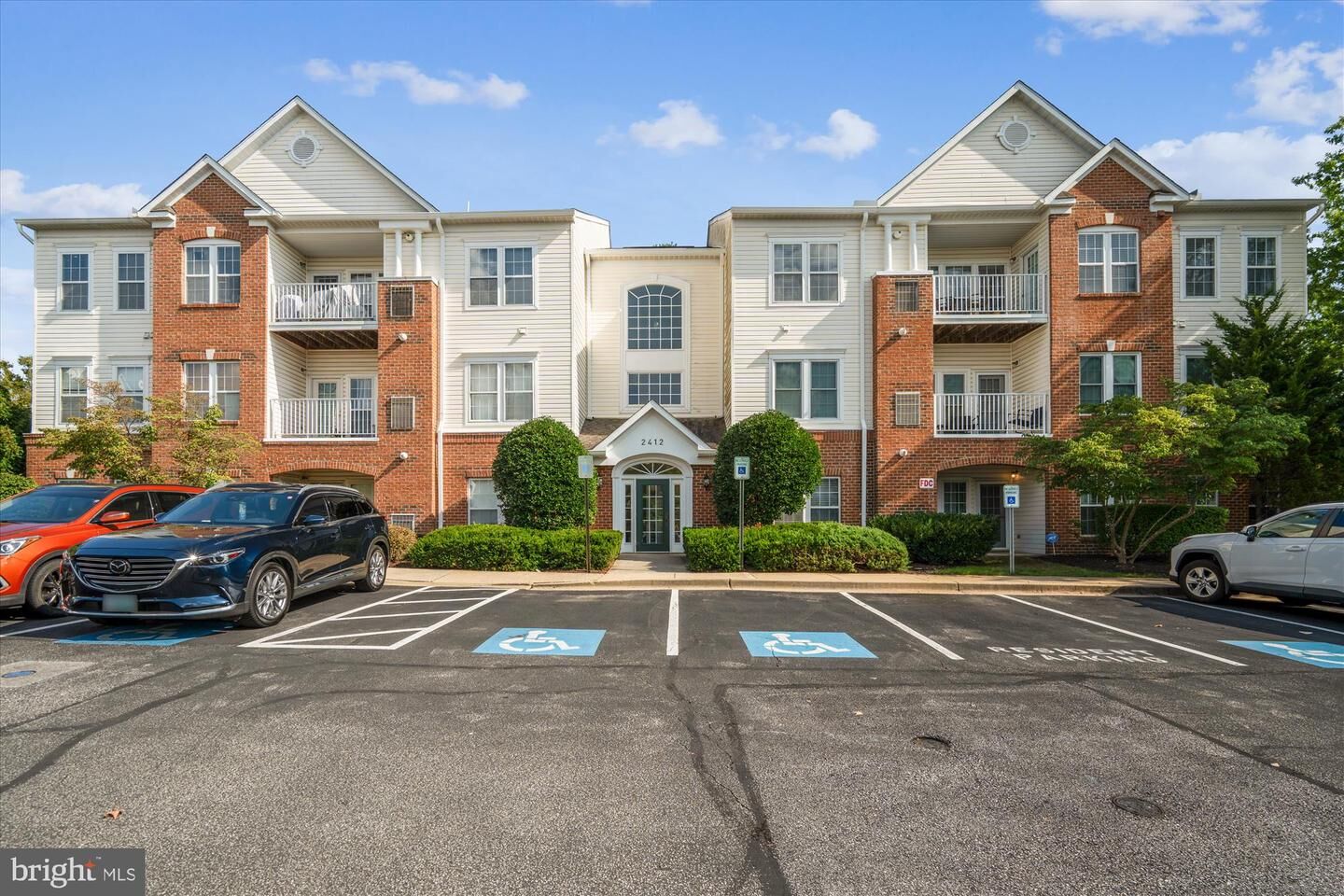 Property Photo: 2412 Chestnut Terrace Court 104 MD 21113
