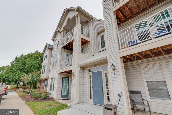 Property Photo:  691 Winding Stream Way 301  MD 21113 