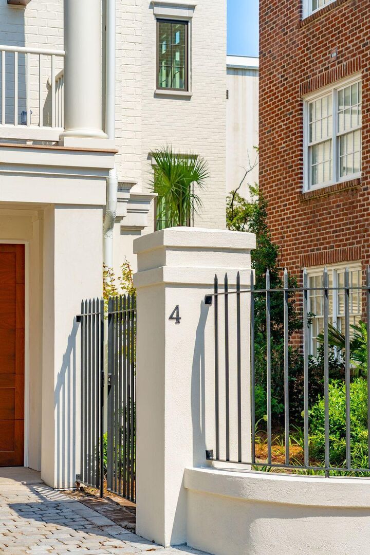 Property Photo:  4 Prioleau Street  SC 29401 