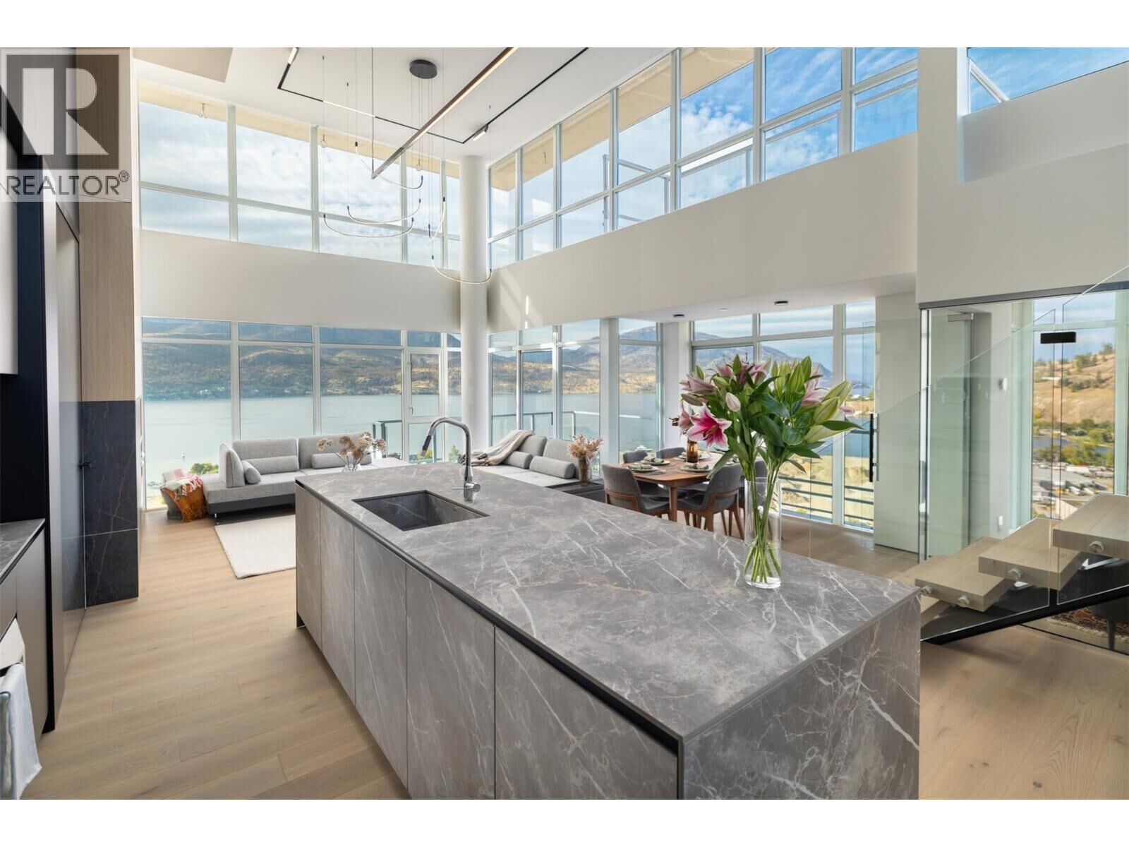 Property Photo: 1075 Sunset Drive Ph1 BC V1Y 9Y9