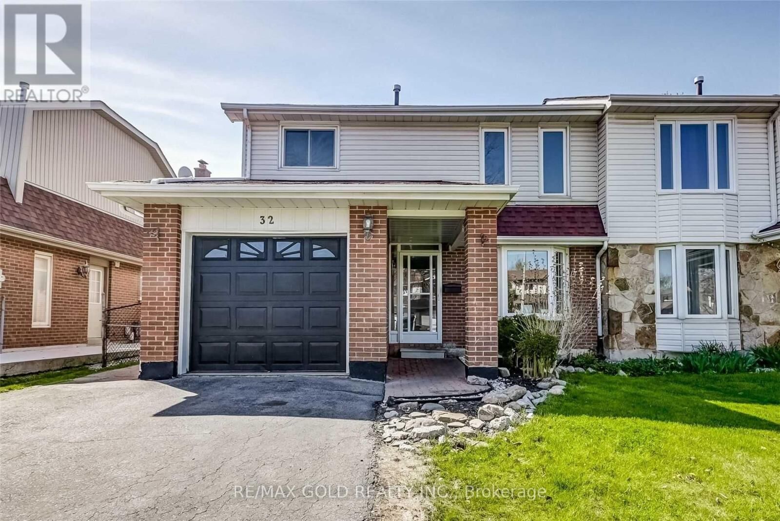 Property Photo: 32 Lawndale Crescent ON L6S 3L4