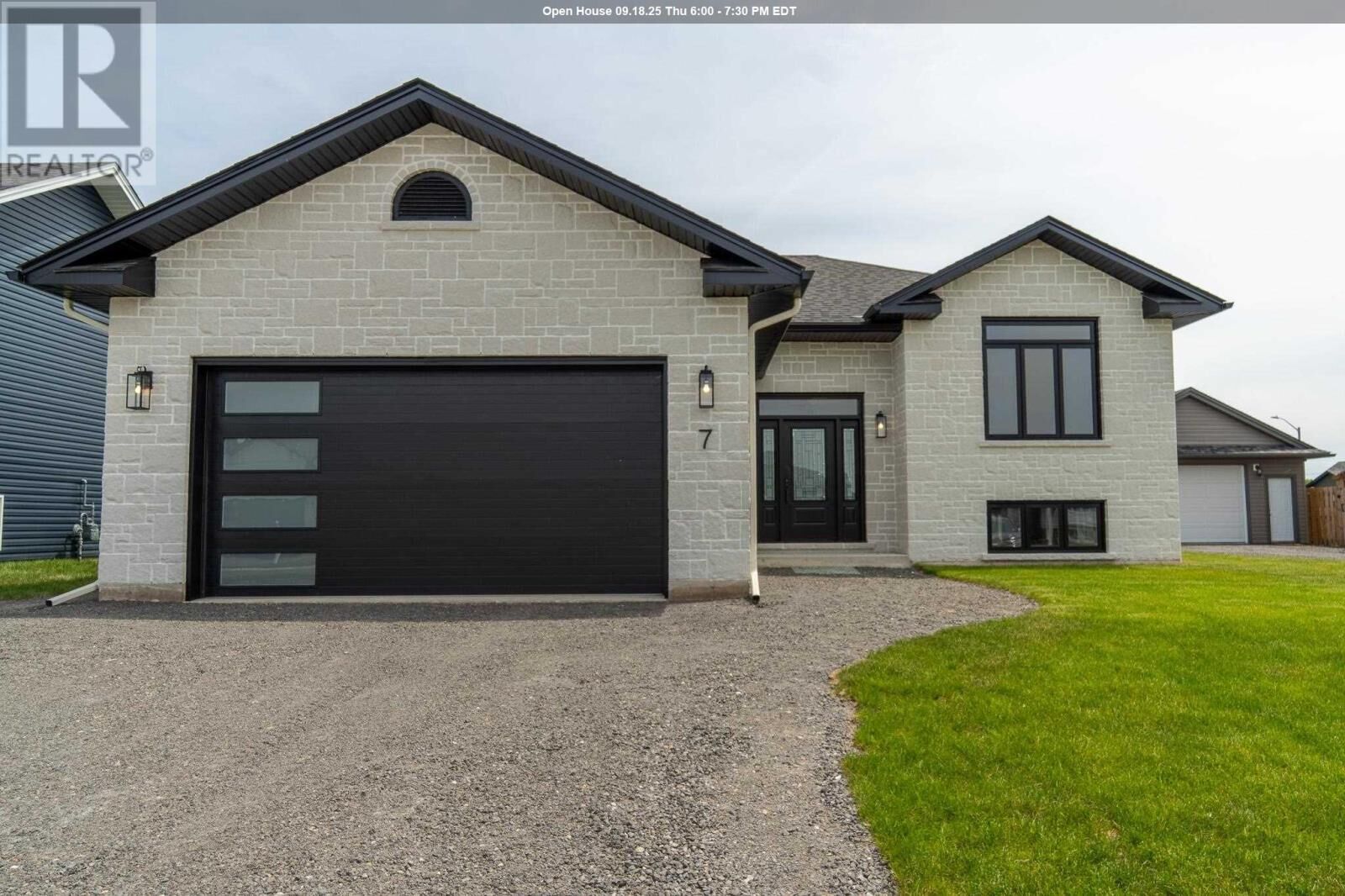Photo de la propriété: 7 Noah Dr ON P6C 6E6