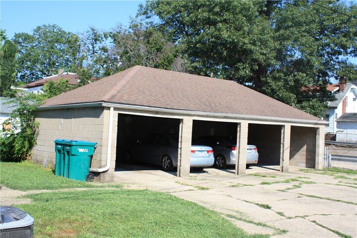 Property Photo:  422 W William Street  IL 62522 