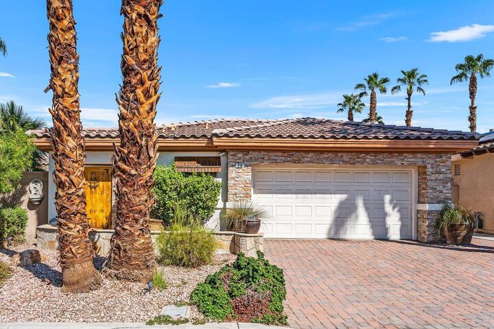 Property Photo: 20 Paseo Montecillo CA 92260