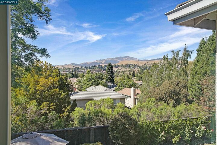 Property Photo:  706 Endsliegh Ct  CA 94506 