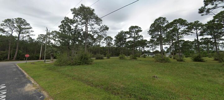 Property Photo:  1005 Steel Court  FL 32583 