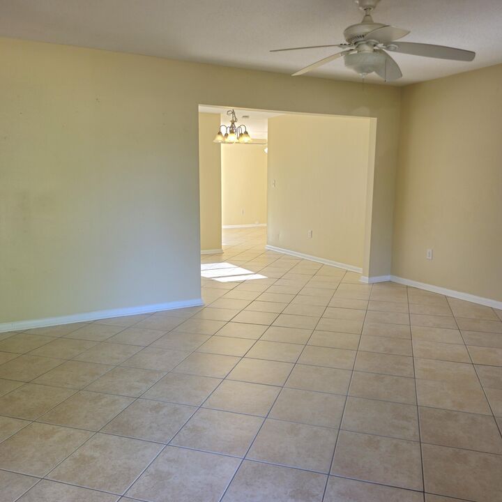 Property Photo: 308 NW Victoria Avenue FL 32548