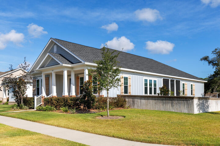 Property Photo: 419 Sweetgrass Lane FL 32578