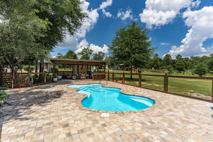 Property Photo: 6263 Old River Road FL 32531