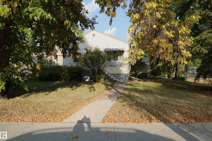 11303 St Albert Trail NW  Edmonton AB T5M 3L2 photo