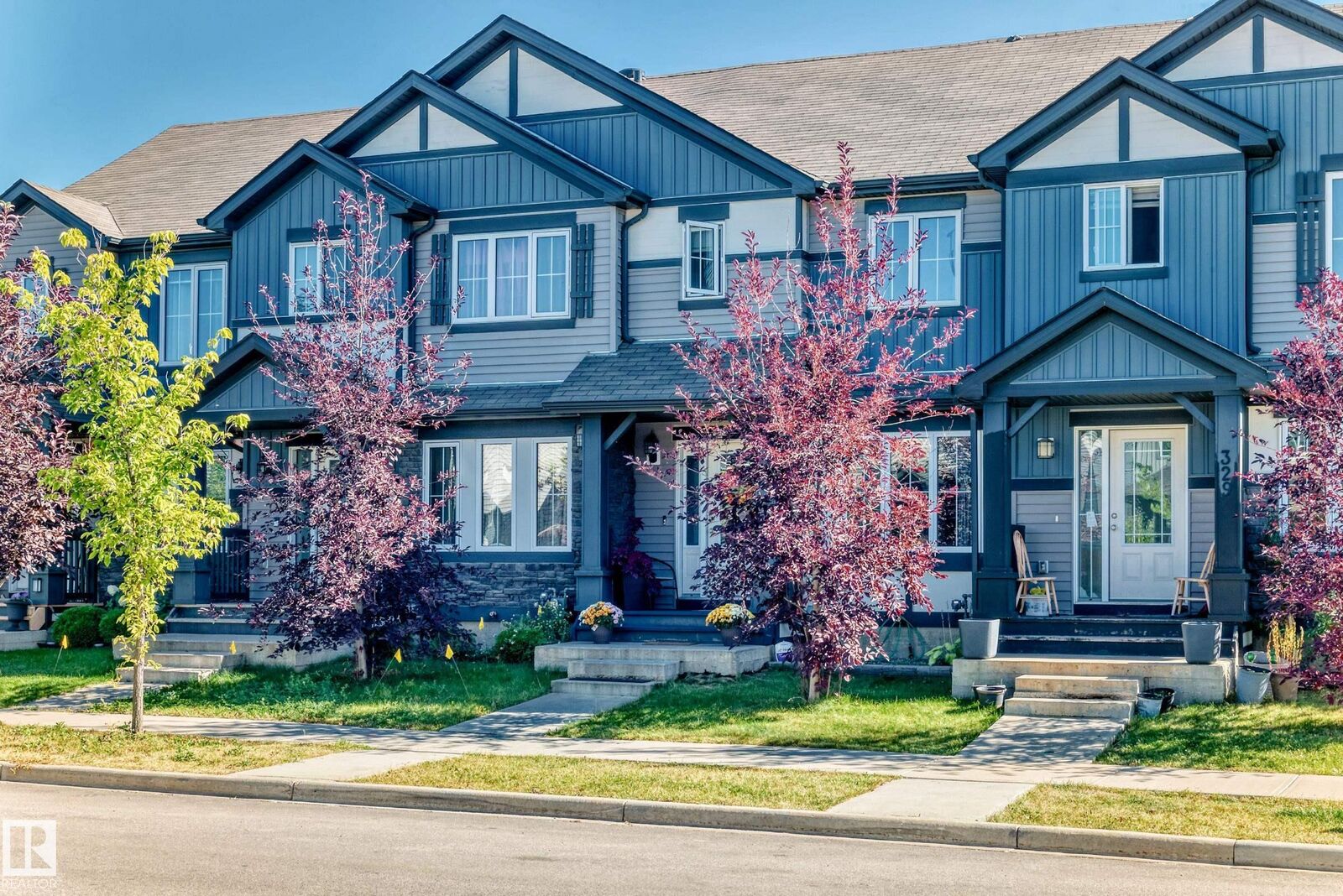 Property Photo:  327 Desrochers Boulevard SW  AB T6W 3J1 