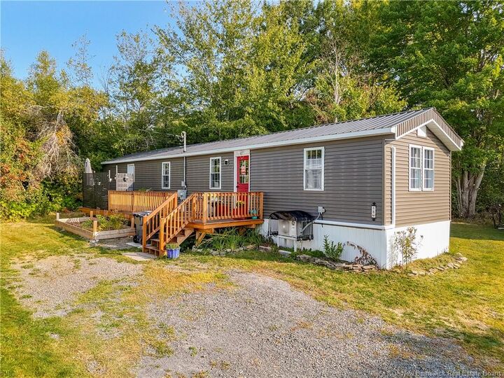 Property Photo:  48 Douglas Crescent  NB E3B 1Y8 
