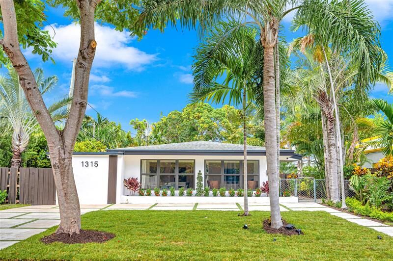 Property Photo: 1315 NE 4th St FL 33301