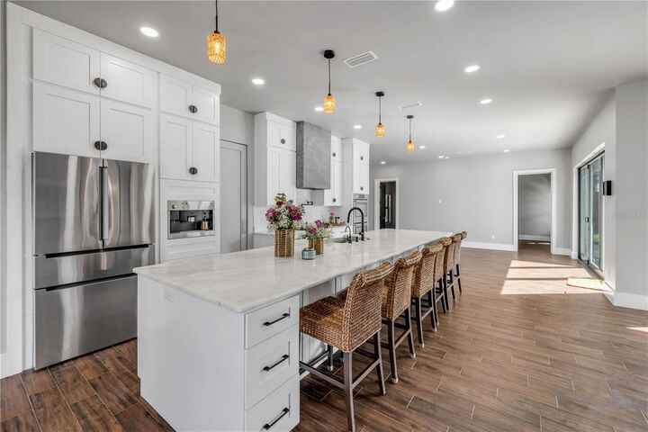 Property Photo: 1707 N Peninsula Avenue FL 32169