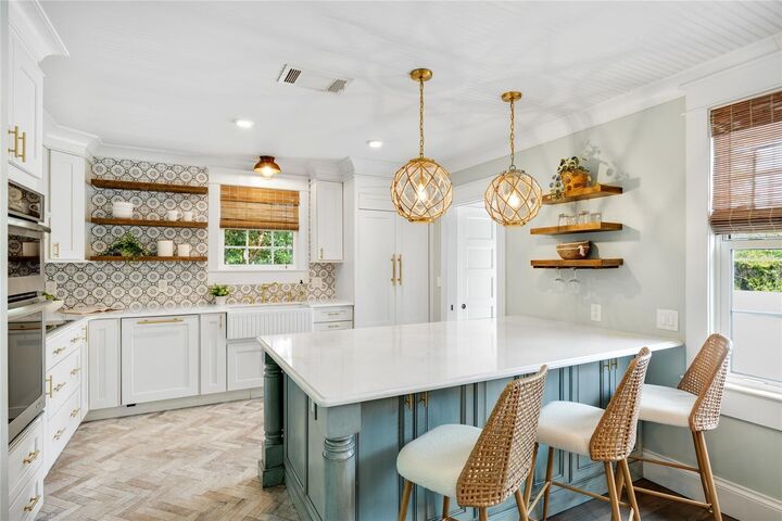 Property Photo:  105 25th Avenue NE  FL 33704 