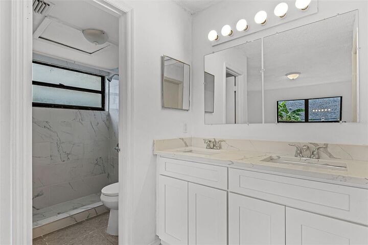 Property Photo: 4864 Old Oak Tree Court FL 32808