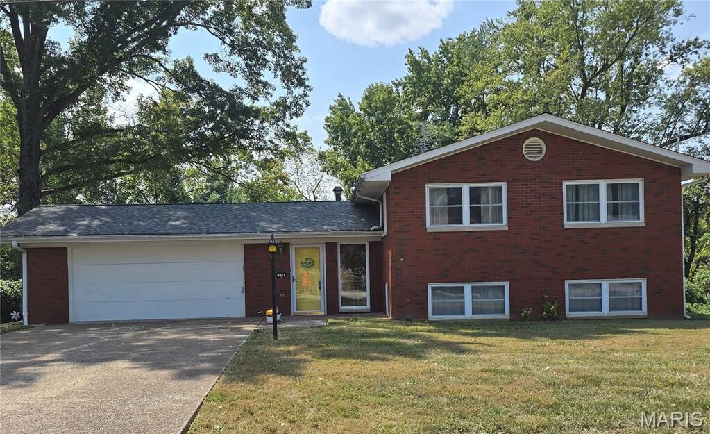 Property Photo: 118 Pamela Drive IL 62223