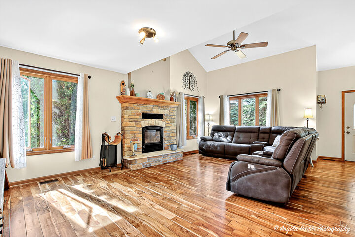 Property Photo: 1408 Pond Rd WI 53181